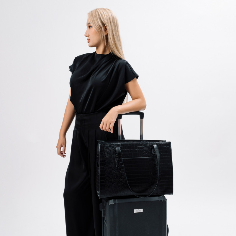 Bộ ảnh chụp túi xách với model